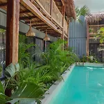 Hostal Meteora & Coffeehouse Tulum