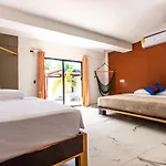 Howlita - Adult Only Hotel