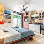 Loft Laurel Plunge Pool , Wifi, A/C, Parking
