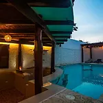 Howlita - Adult Only Tulum