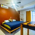 Howlita - Adult Only Hotel