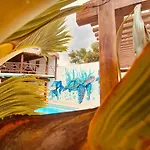 Howlita - Adult Only Tulum