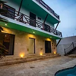Howlita - Adult Only Hotel