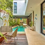Casa Ponderosa by Moskito