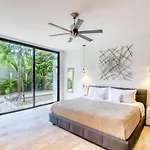 Hotel At Park *
