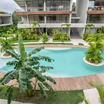 Deluxe Jungle Studio Terrace Xp15