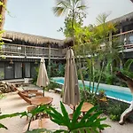 Meteora & Coffeehouse * Tulum