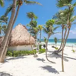 Amigos Boutique Hotel 4*