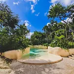 Apartahotel Iik By Groovy Stays- A Hip Condo-hotel With Wifi, Rooftop, Pool, Sleeps 6
