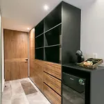 Iik By Groovy Stays- A Hip Condo-hotel With Wifi, Rooftop, Pool, Sleeps 6