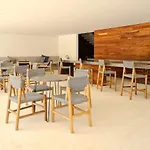 Apartahotel Iik By Groovy Stays- A Hip Condo-hotel With Wifi, Rooftop, Pool, Sleeps 6 4*