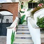 Castillo Inn