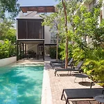 Hotel Stylish For 4 Rooftop & Pool Access