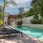 Hotel Stylish For 4 Rooftop & Pool Access Tulum