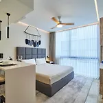 Ph Othello - Private Pool&roof & Club Access *