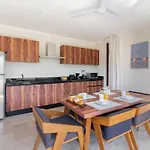 2Br Condo Apt W/ Rooftop Pool And Nearby Restaurants