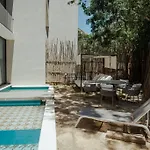 Paradise Escape With A Private Pool And Excellent Amenities!