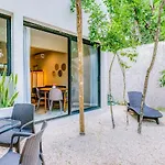 Private Patio Plunge Pool & Electricity Included