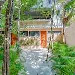 Private Patio Plunge Pool & Electricity Included
