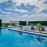 2 Bedroom With Rooftop Pool And Gym Apartamento