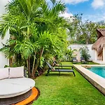 Ek'balam & Flamingo, Luxury Villas, Private Pool, Private Garden, Jacuzzi, 24h Security