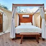Campo de lujo Astral 4*