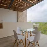 Penthouse With Private Pool Moots 302