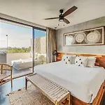 Divine 1br Ph With Private Pool And Spectacular Pools