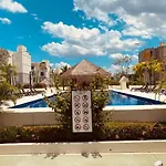 Tangerine House: Pools, Zamna, Wi-fi, Cenote Apartment
