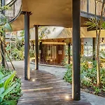 Divine 1br Ph With Private Pool And Spectacular Pools