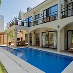 Stunning For 10-cabana-private Pool-parking
