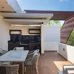 Grill & Chill Suite With Pool N\' Beautiful Terrace