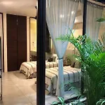 Luxury 2 Bdr 2 Bth 2 Bikes Jacuzzi Fiboptic Wifi.