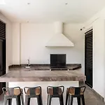 Villa With Jacuzzi & Pool With Great Concierge Service