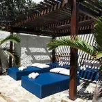 Howlita - Adult Only Hotel