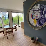 New Boho Chic Ph 2 Bedroom & Private Pool
