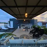 New Boho Chic Ph 2 Bedroom & Private Pool
