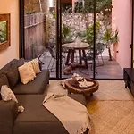 Villa Privada En Comunidad Cerrada Con Piscina Y Gym.