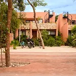 Villa Privada En Comunidad Cerrada Con Piscina Y Gym.