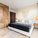 Serenity In The Sky - Studio With Rooftop And Plunge Pool