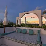 Delightful Studio In La Veleta Premium Location With Balcony, Rooftop Pool & Outdoor Seating