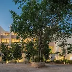 Delightful Studio In La Veleta Premium Location With Balcony, Rooftop Pool & Outdoor Seating