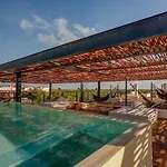New Tropical Vibe Huge Private Terrace Amenities