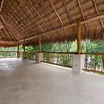 Encanto Private Balcony 2 Pools Gym Only 5 Minutes To Beaches
