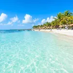 Encanto Private Balcony 2 Pools Gym Only 5 Minutes To Beaches