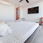 Modern 3Br Penthouse Apartment W/Rooftop Pool