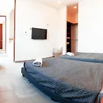 Modern 3Br Penthouse Apartment W/Rooftop Pool