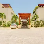 New Chic Condo Private Balcony Huge Pool Onsite