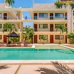 New Chic Condo Private Balcony Huge Pool Onsite