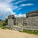 Menesse Tulum #327, Downtown